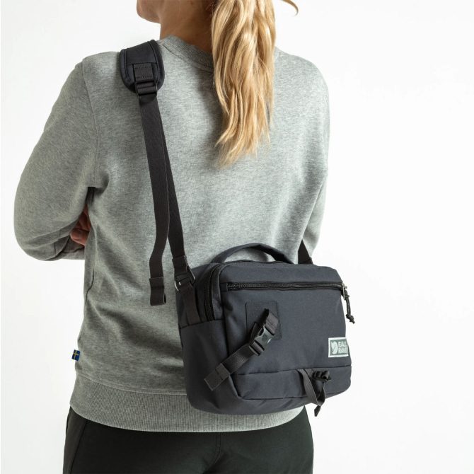 Fjallraven Vardag Shoulder Bag 6 Coal Black - Image 2